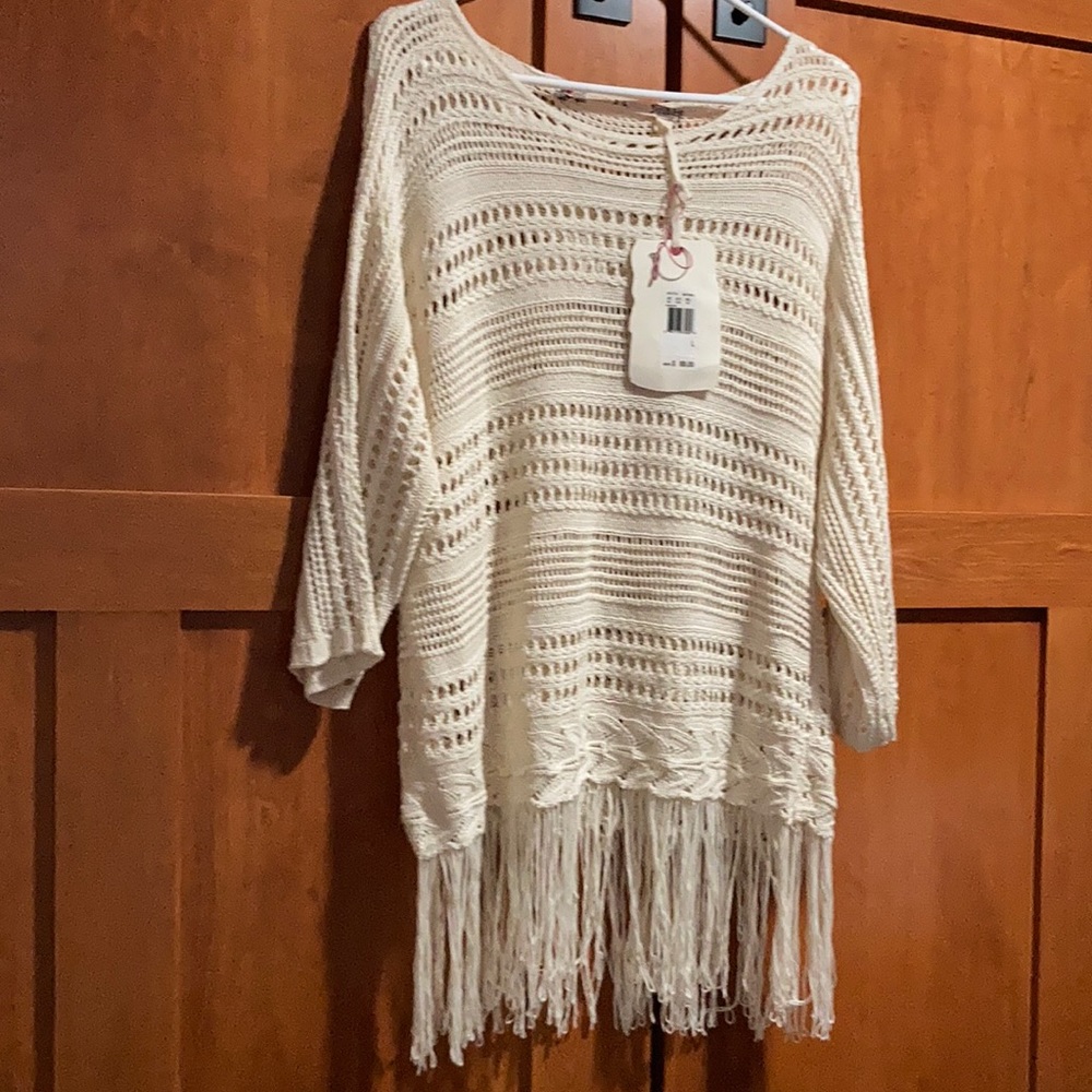 Sweater with fringe and 3/4 length sleeves
